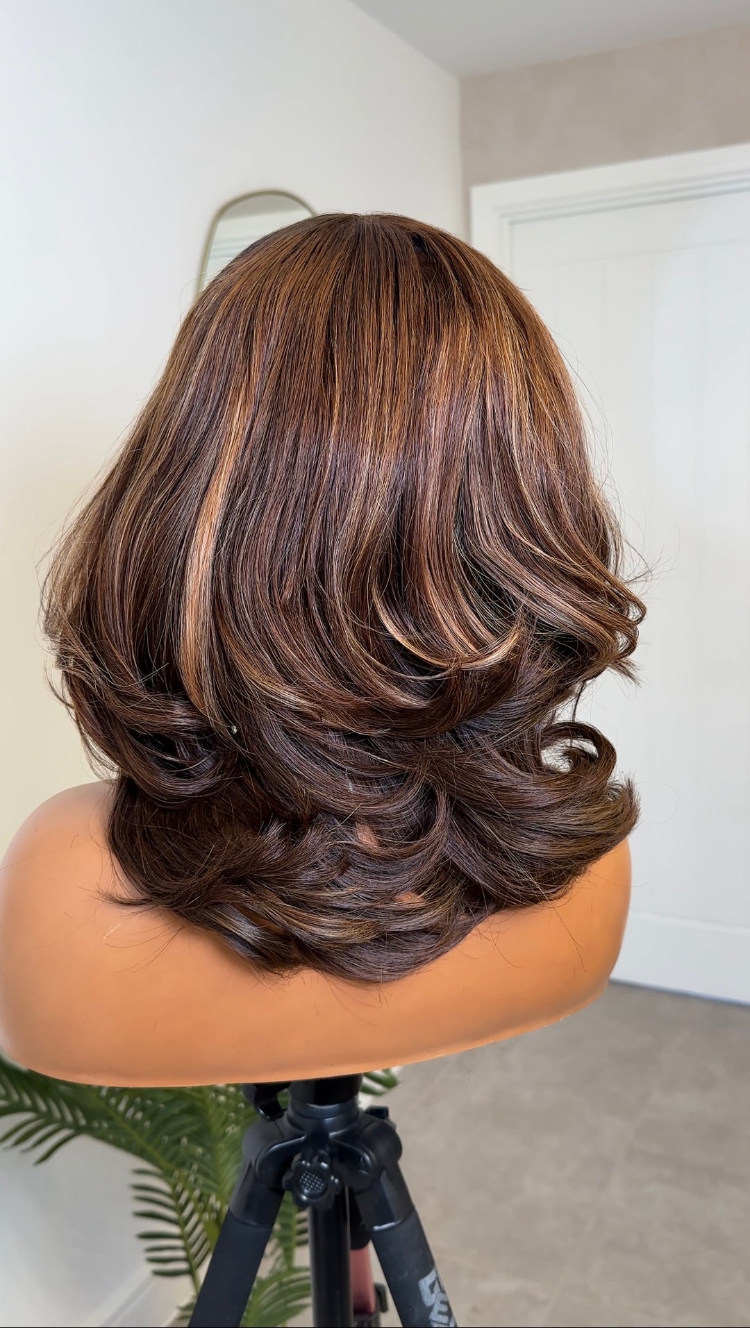 LISA 6 X 6  GLUELESS WIG