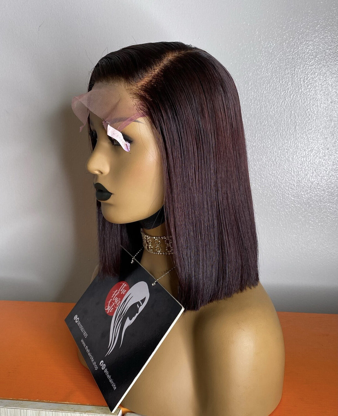LOLA BURGUNDY GLUELESS BOB WIG