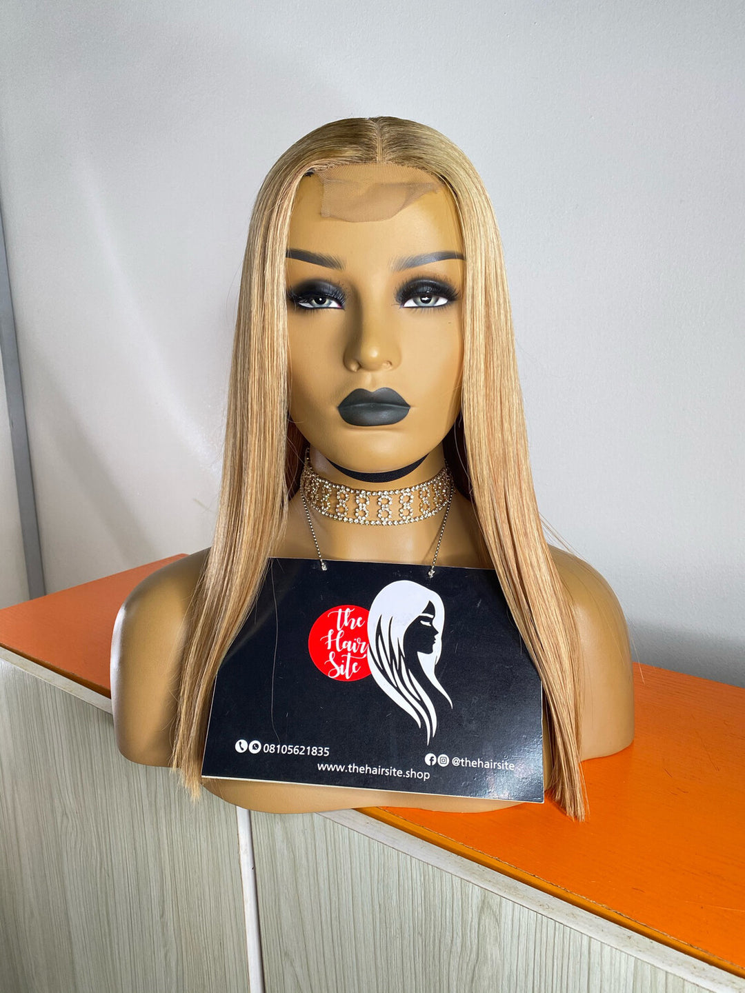 blonde straight hair wig