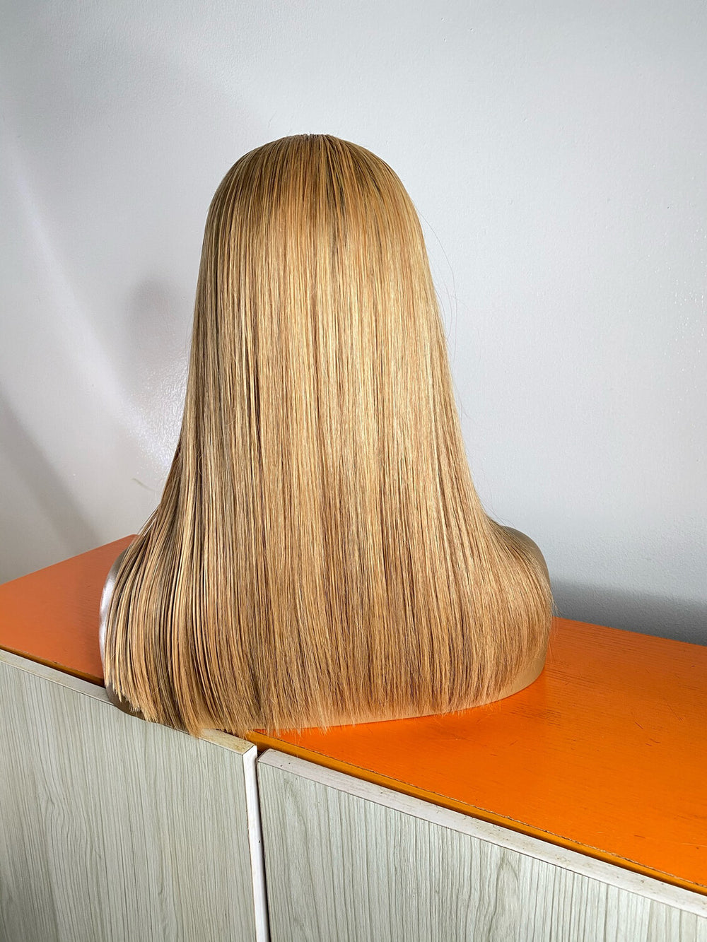 blonde straight hair wig